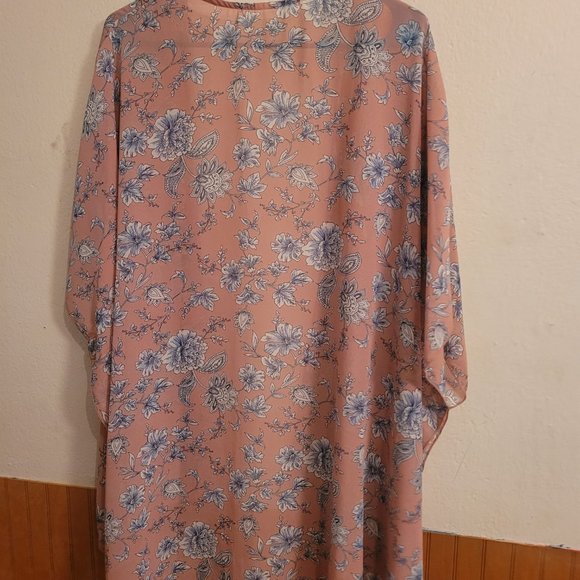 Assorted Blouses - Picture 5 of 7